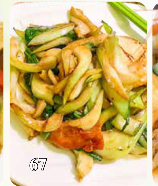 67 Tofu et “poulet" sauté au légumes
