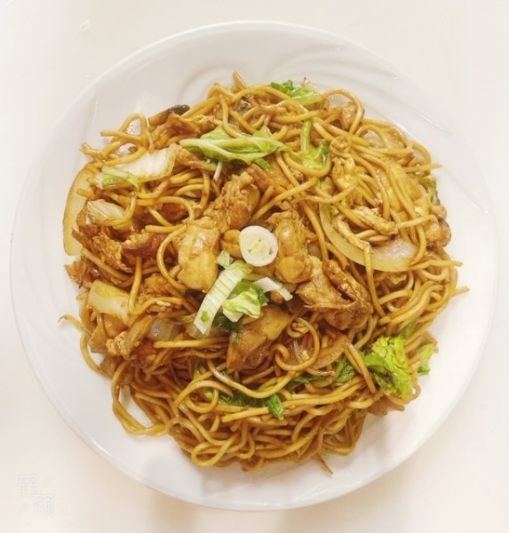 Z302 Nouilles sautées au poulet(HALAL)