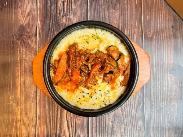 Poulet mariné à la sauce pimenté avec le fromage (Halal) 🌶