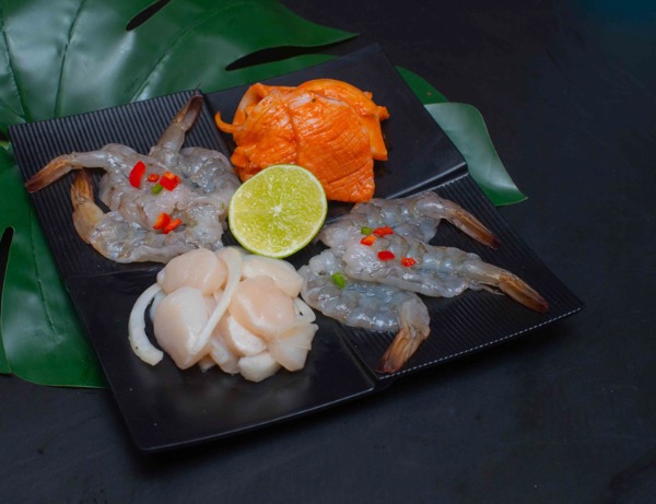 905 assorted seafood barbecue 海鲜拼盘（虾 鱿鱼 干贝）