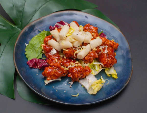 E5 DEEP FRIED CHICKEN WITH GARLIC AND RICE CAKE 糖醋鸡腿炸年糕