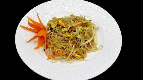 42. Spaghetti di riso con verdure