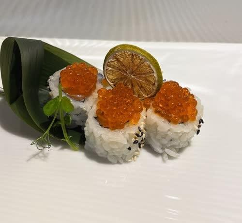 353. Ura salmone ikura