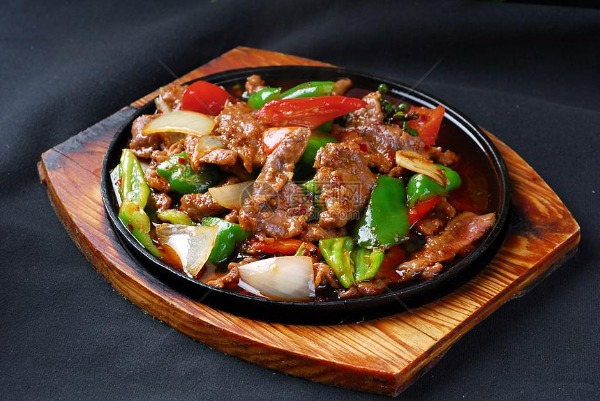 88. Manzo con verdure alla piastra
