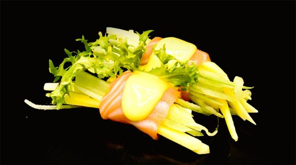 222. Salmone e mango 2 pezzi