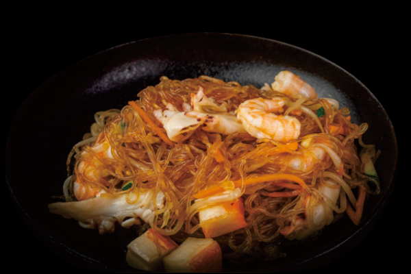 37. SPAGHETTI DI SOIA ALLA PIASTRA CON FRUTTI DI MARE