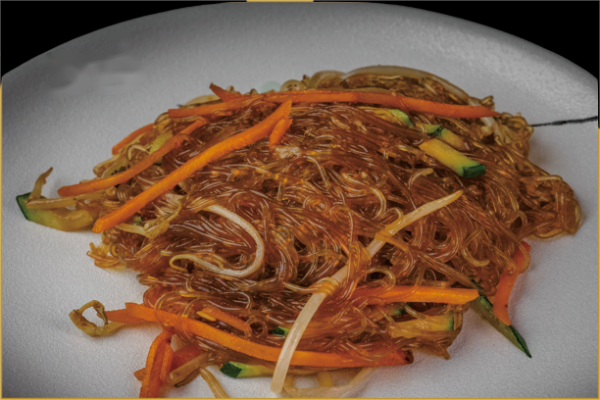 36. SPAGHETTI DI SOIA SALTATI CON VERDURE MISTE