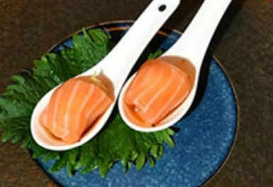 23. Salmone flower