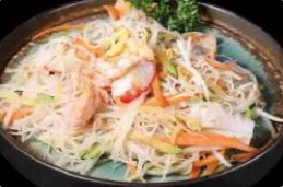 2017. Spaghetti di riso con frutti di mare