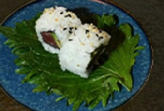 84. Uramaki maguro