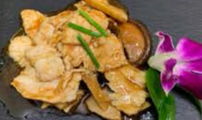 240. Pollo con bambù e funghi