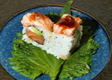 102. Uramaki salmone foie gras