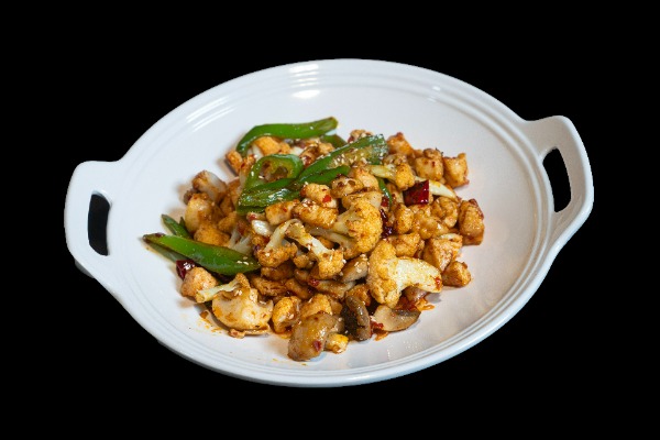 F13. Gebratener Hühnerfleisch nach Sichuan-Art
