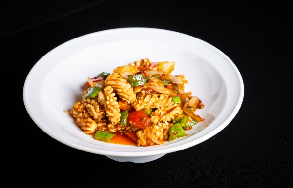 F9. Tintenfisch Kung Pao Art. mit Erdnüssen. scharf