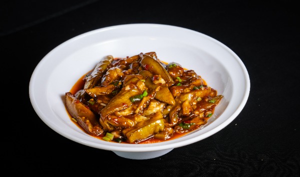 F32. Aubergine mit Fisch Aroma