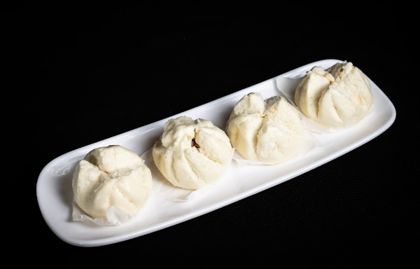 D20A. Dampfbrötchen mit Gegrilltes Schweinefleisch