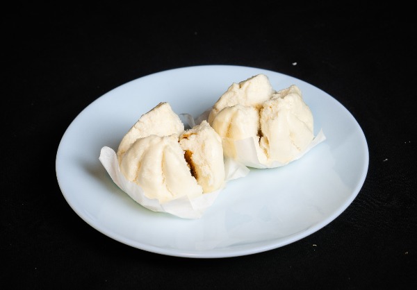D20. Dampfbrötchen mit Gegrilltes Schweinefleisch