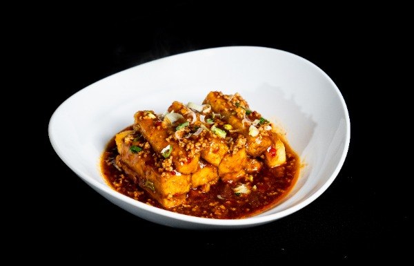 F25B. Knospige Tofu mit Schweinehackfleisch. Leicht süß. sauer und würzig