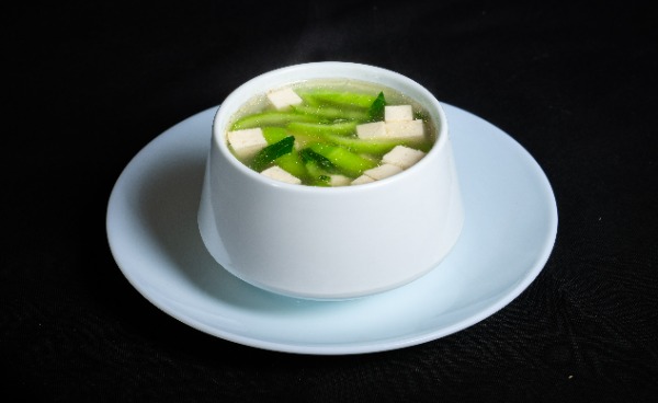 S1. Grüne Gemüse Suppe mit Tofu