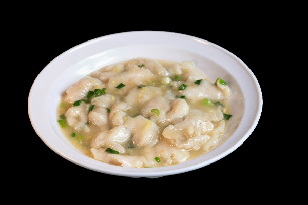 F46A. Gebratenes Fischfilet mit Ingwer und Frühlingszwiebeln