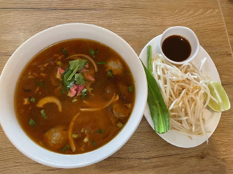 P2. Pho satée aux boeuf et boulettes de boeuf