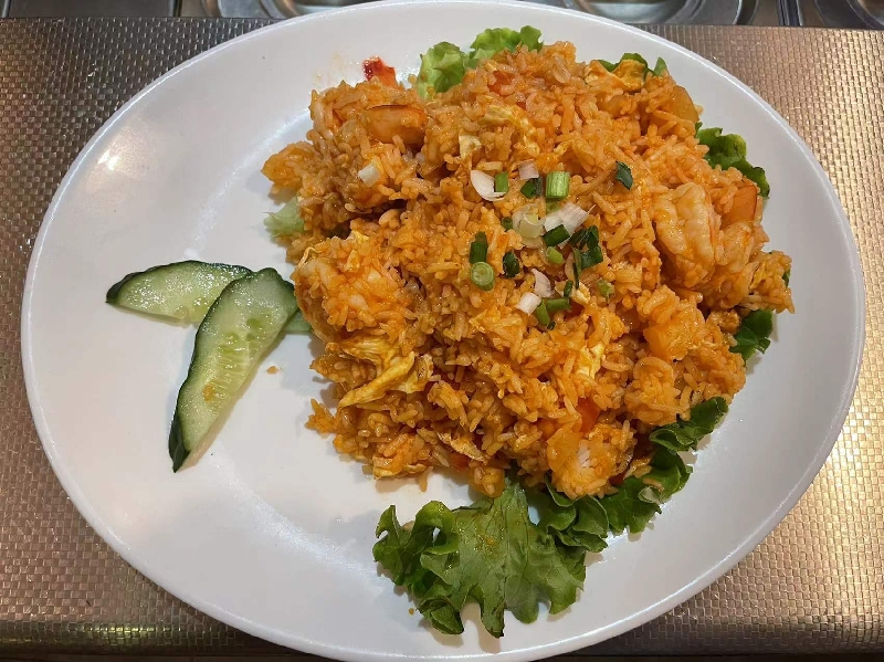 R9. Riz thai sauté aux crevettes (sauce tomate)