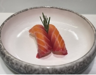 813. NIGIRI IN SALMONIA