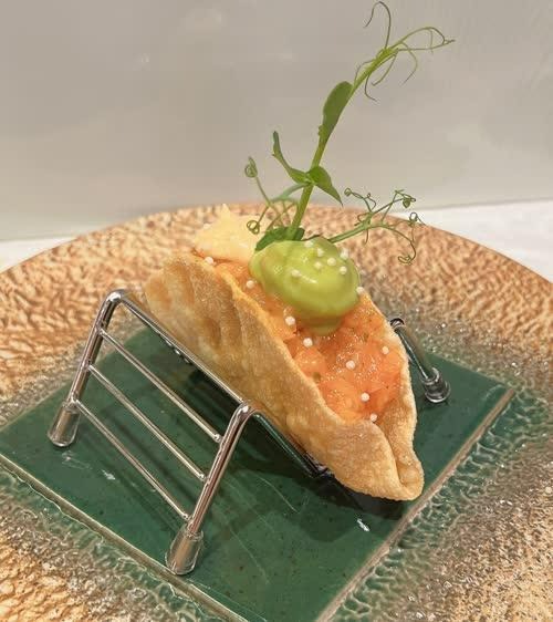 257. TACOS SALMONE