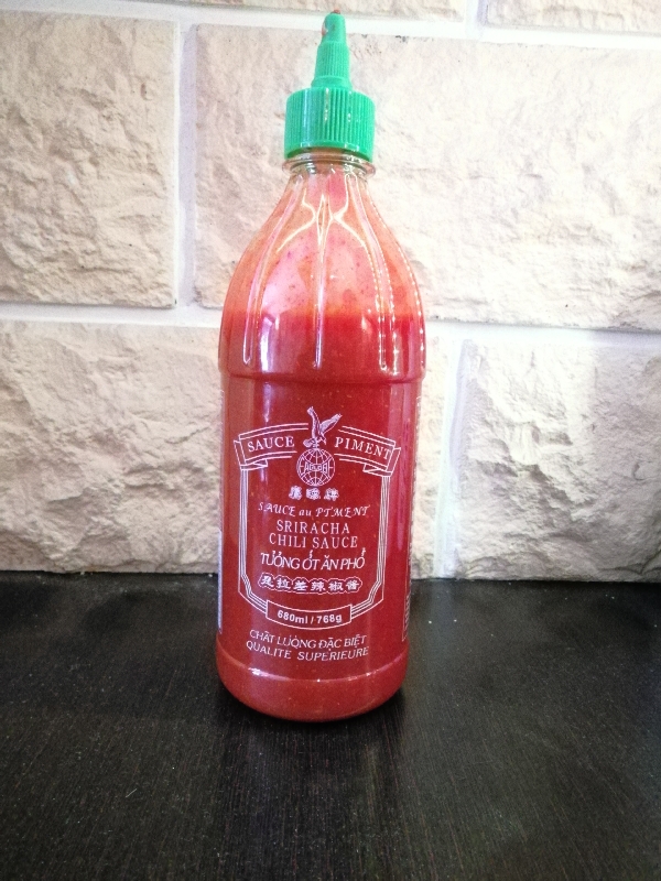 SRIRACHA CHILI SAUCE PIMENT 680ml