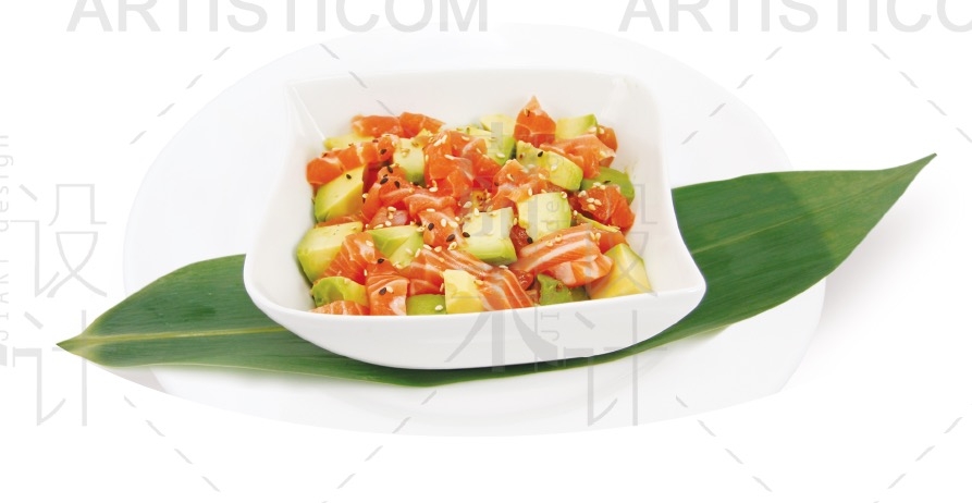 Salade de tartare de saumon avec avocat
