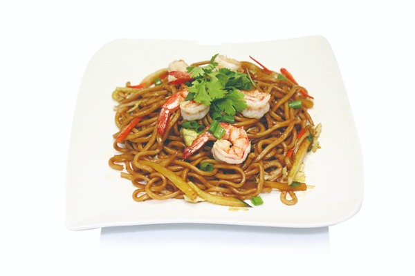 Nouilles sautées aux crevettes fait maison