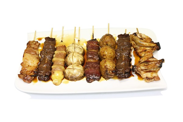 Menu B. 8 Brochettes variées