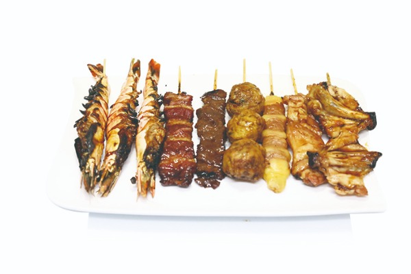 Menu C. 9 Brochettes viande