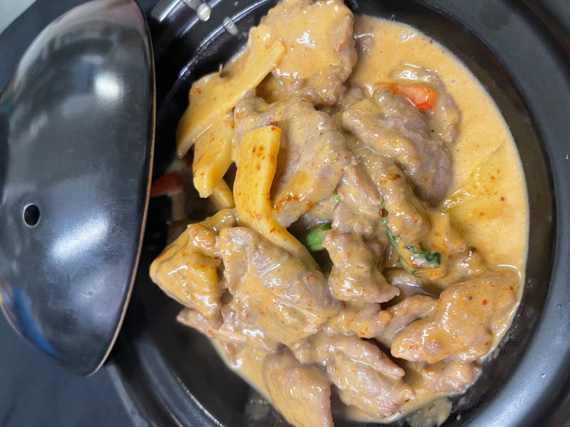 1B. Boeuf au cumy rouge Thaï 🌶️