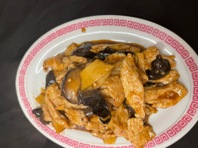 12C. Poulet sauté aux champignons et pousses de bambou
