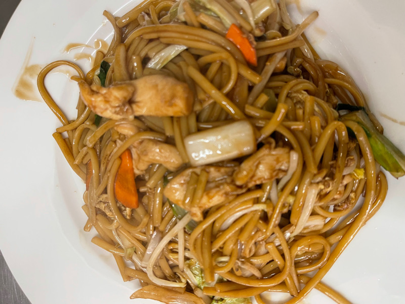 52. Nouilles sautes au poulet