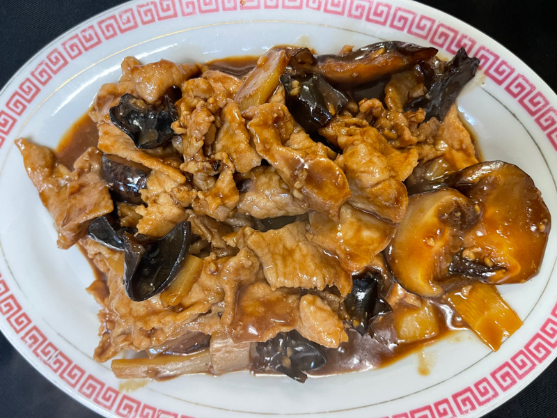 12G. Porc saute aux champignons et pousses de bambou