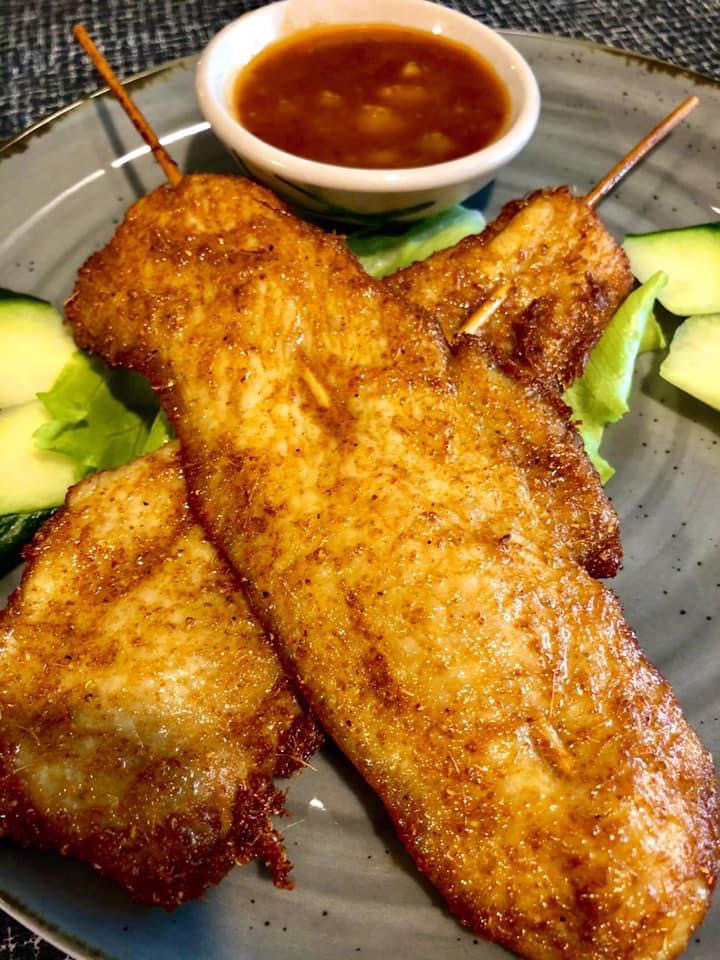 16. Brochettes de poulet à la sauce de cacahuètes(2 pcs)