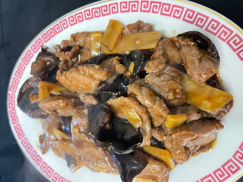 12B. Boeuf sautes aux champignons et pousses de bambou