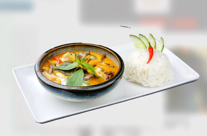 PA1. Boeuf thaï au curry rouge et lait de coco + riz PA1. Thai beef with red curry and coconut milk + rice