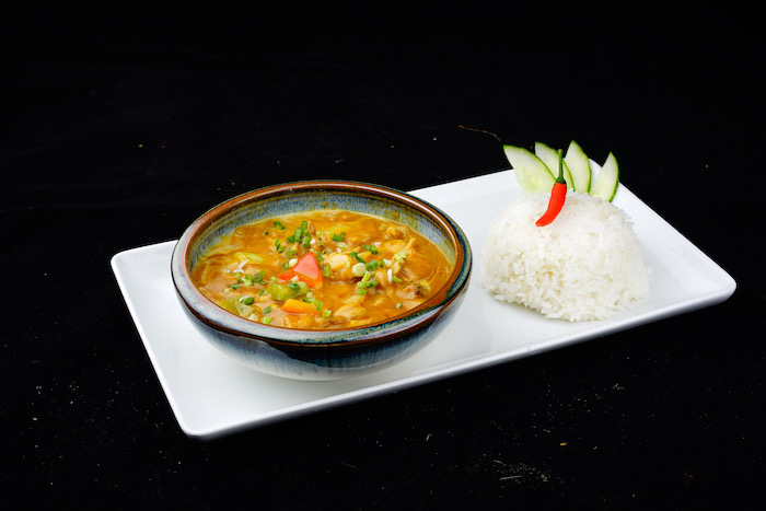 PA2. Pouet thaï au curry rouge et lait de coco + riz PA2. Thai chicken with red curry and coconut milk + rice