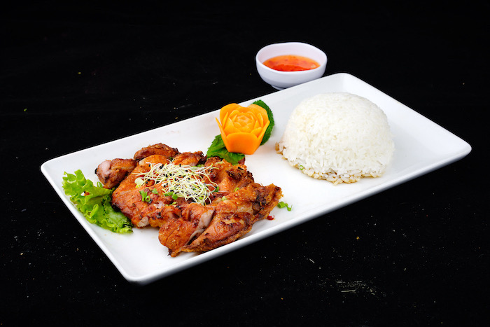 F2. Gà Citronnelles F2. Lemongrass Chicken