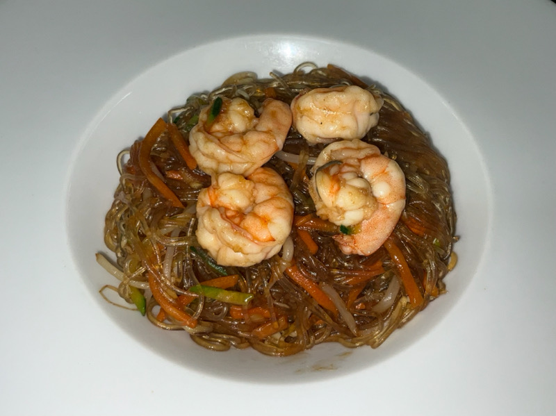 146. Spaghetti di soia saltati con gamberi e verdure