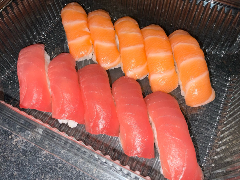 119. Sushi tonno e salmone (SOLO ASPORTO)