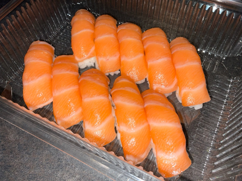 120. Sushi solo salmone (SOLO ASPORTO)