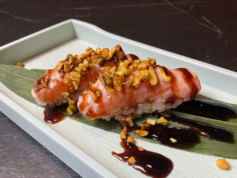 Nigiri sake Flambé Pistacchio