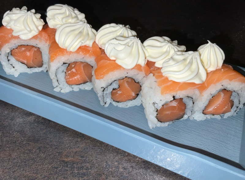 105. Ura salmone crudo (CENA)