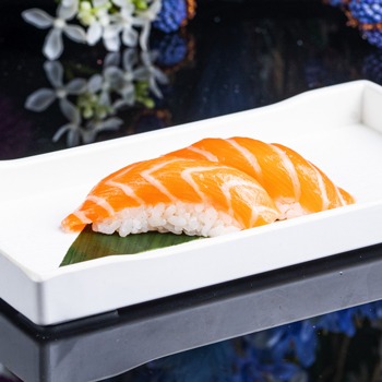 44. Nigiri sake