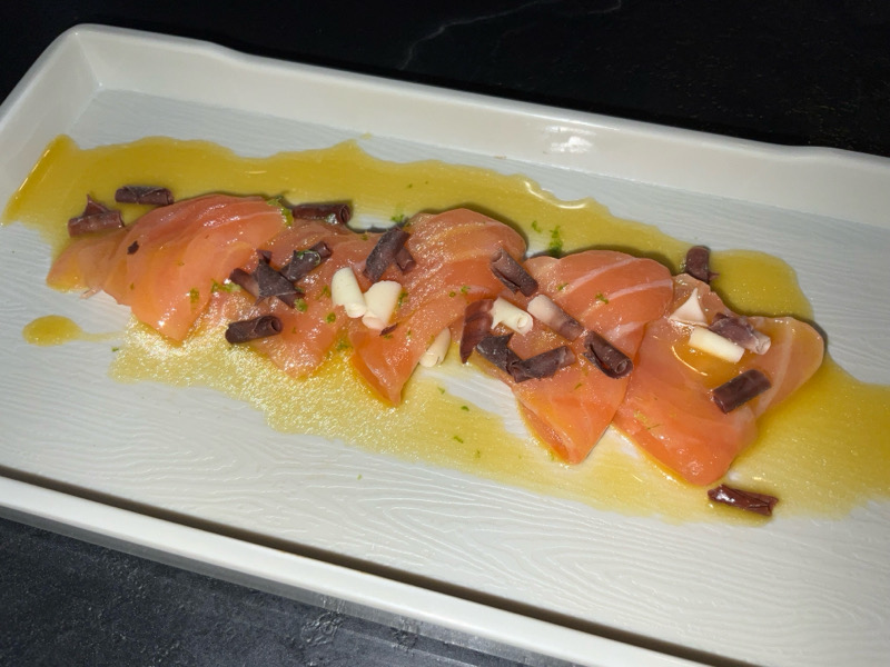 217. Carpaccio cioccolato con salsa yuzu (CENA)