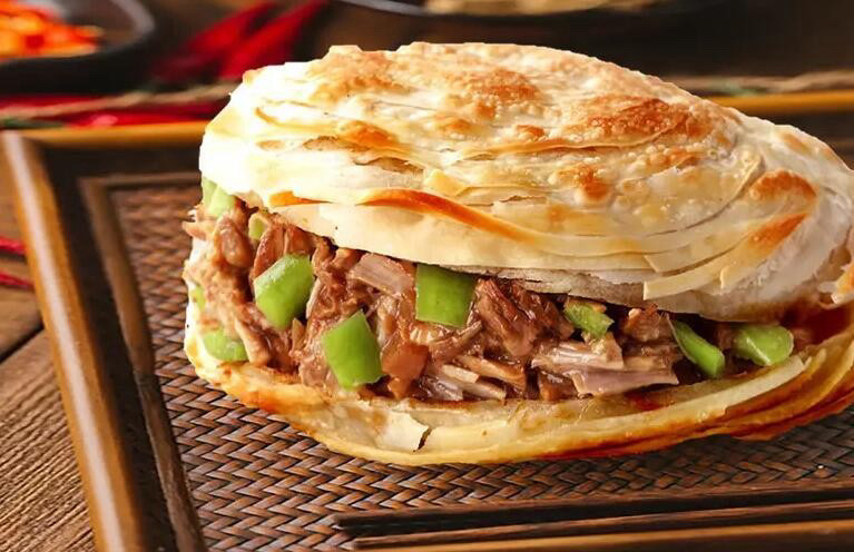 Pain croustillant boeuf avec poivron vert